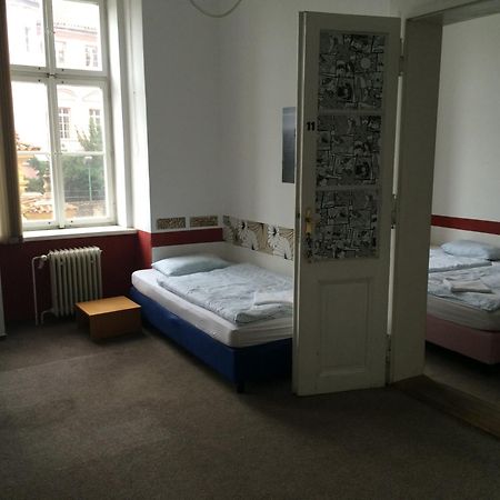 Charles Square Hostel Praga Habitación foto